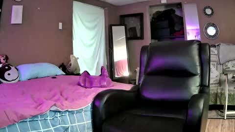 Snapshot of mommamadesissy chatting on January 2025 08:12:01 PM Bink online show from January 2025 08:12:01 PM