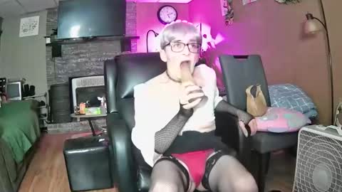 Snapshot of mommamadesissy chatting on March 2026 10:07:01 PM Bink online show from March 2026 10:07:01 PM