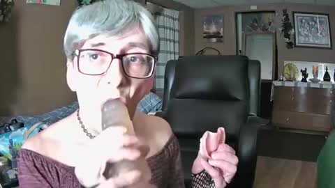 Snapshot of mommamadesissy chatting on April 2026 06:23:01 PM Bink online show from April 2026 06:23:01 PM