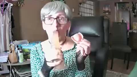 Snapshot of mommamadesissy chatting on April 2026 08:57:01 PM Bink online show from April 2026 08:57:01 PM