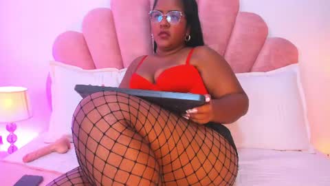 Snapshot of mommy_huge_ass chatting on July 2026 10:16:01 PM Victoria online show from July 2026 10:16:01 PM