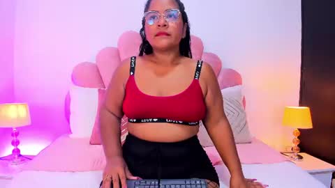 Snapshot of mommy_huge_ass chatting on July 2026 07:38:02 PM Victoria online show from July 2026 07:38:02 PM