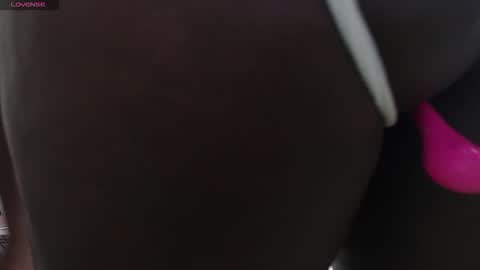 Snapshot of mommywebcam chatting on March 2026 04:20:02 AM DINAH online show from March 2026 04:20:02 AM