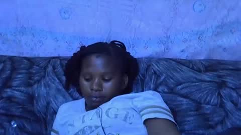 Snapshot of momsdoll chatting on February 2026 06:22:01 AM momsdoll online show from February 2026 06:22:01 AM