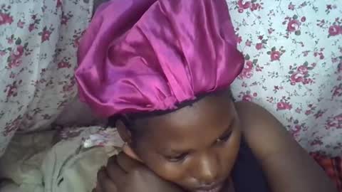 Snapshot of momsdoll chatting on February 2026 07:12:01 AM momsdoll online show from February 2026 07:12:01 AM