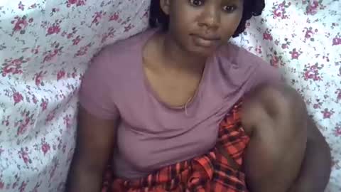 Snapshot of momsdoll chatting on February 2026 09:25:02 AM momsdoll online show from February 2026 09:25:02 AM