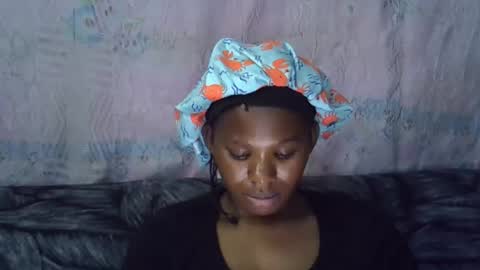 Snapshot of momsdoll chatting on February 2026 12:02:01 PM momsdoll online show from February 2026 12:02:01 PM