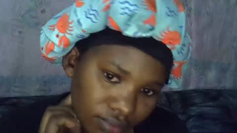 Snapshot of momsdoll chatting on April 2026 06:36:01 AM momsdoll online show from April 2026 06:36:01 AM