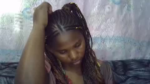 Snapshot of momsdoll chatting on April 2026 01:41:01 PM momsdoll online show from April 2026 01:41:01 PM