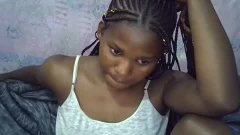 Snapshot of momsdoll chatting on April 2026 08:12:02 AM momsdoll online show from April 2026 08:12:02 AM