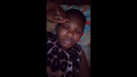 Snapshot of momsdoll chatting on April 2026 02:03:02 PM momsdoll online show from April 2026 02:03:02 PM