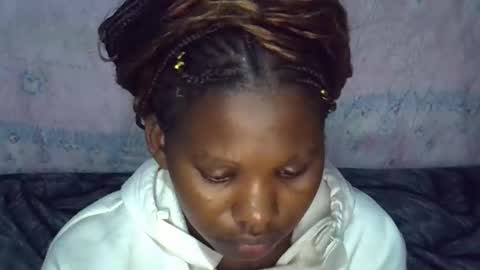 Snapshot of momsdoll chatting on April 2026 05:32:01 PM momsdoll online show from April 2026 05:32:01 PM