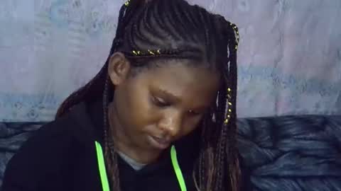 Snapshot of momsdoll chatting on April 2026 06:36:01 AM momsdoll online show from April 2026 06:36:01 AM