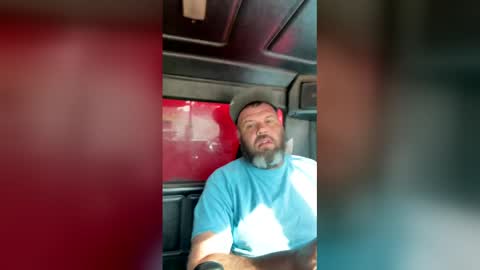 Snapshot of momsloveing chatting on March 2026 02:00:02 PM justTHEit online show from March 2026 02:00:02 PM