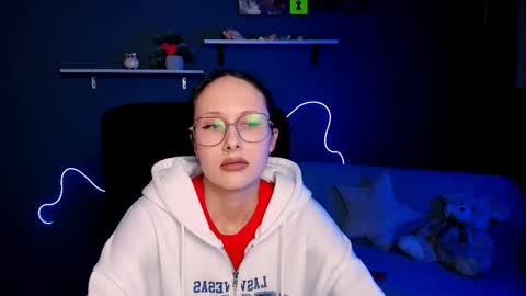 Mona  online show from March 2025 12:44:02 PM