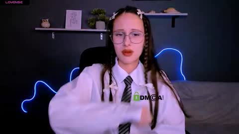 Mona  online show from September 2025 08:00:02 PM