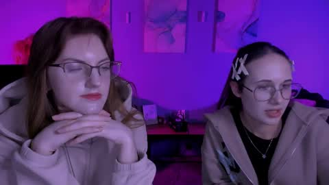 Mona  online show from April 2026 07:33:02 PM