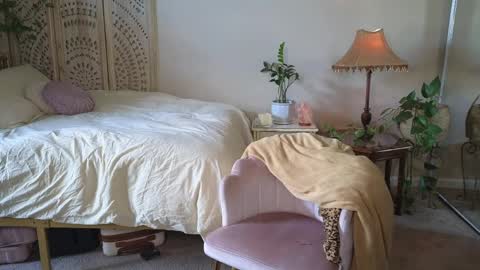 Mona online show from April 2026 02:50:01 PM