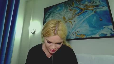 Monica online show from November 2025 04:37:01 AM