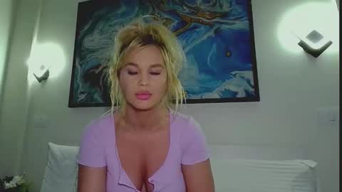 Snapshot of moni_ chatting on April 2026 03:13:01 AM Monica online show from April 2026 03:13:01 AM