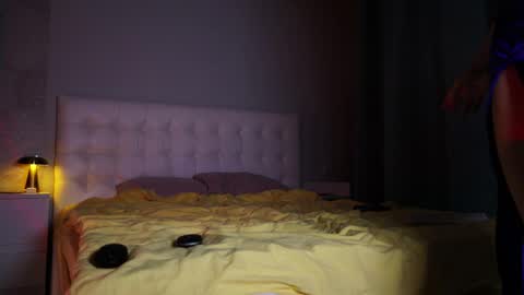 Snapshot of moni_carroll chatting on March 2026 06:42:02 PM Monia Help me get 20000 subscribers online show from March 2026 06:42:02 PM