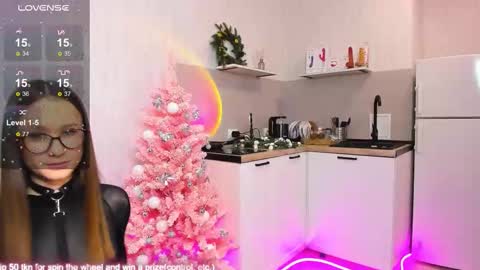 Monica online show from December 2025 03:21:02 PM