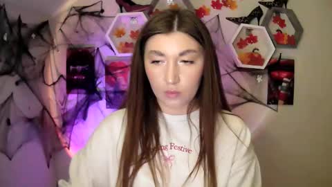 Snapshot of monica_sweets chatting on October 2025 09:07:02 AM sweet girl and shine body online show from October 2025 09:07:02 AM