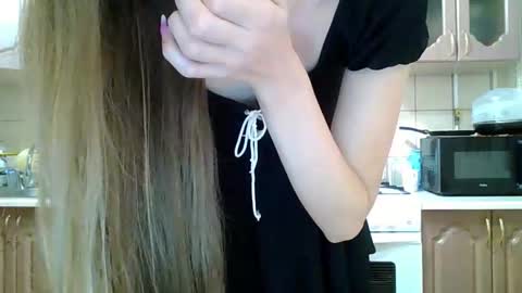 Monica online show from November 2025 10:10:02 PM