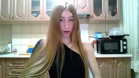 Snapshot of monica_tamayo chatting on March 2026 10:17:02 PM Monica online show from March 2026 10:17:02 PM