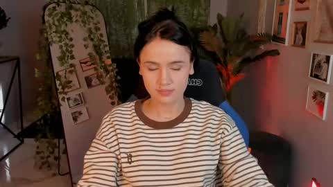 Snapshot of monicafarmer chatting on April 2026 05:58:02 AM monica online show from April 2026 05:58:02 AM