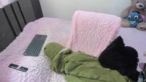 monicaharrison online show from December 2025 02:23:02 PM