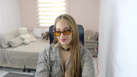 Snapshot of monicalaurent chatting on March 2026 01:06:02 PM online show from March 2026 01:06:02 PM