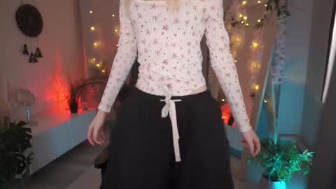  Monica  online show from October 2025 06:08:02 AM