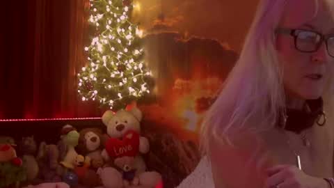 Snapshot of monicutex chatting on December 2024 06:28:01 AM Monika    online show from December 2024 06:28:01 AM