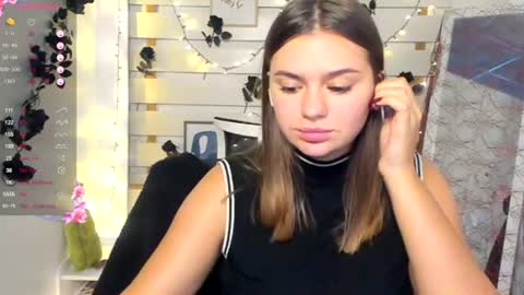 Monika online show from October 2025 01:35:02 PM