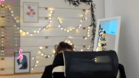 Monika online show from December 2025 02:25:02 PM