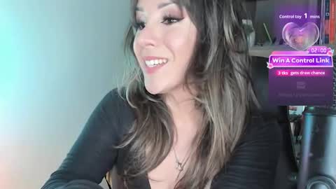 Monilee online show from December 2025 07:35:01 AM