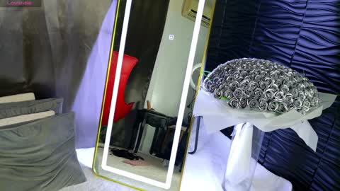 Snapshot of monique_a chatting on February 2025 09:08:01 AM Ask me online show from February 2025 09:08:01 AM