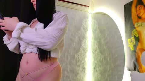 Snapshot of monique_a chatting on November 2025 06:24:02 AM Ask me online show from November 2025 06:24:02 AM