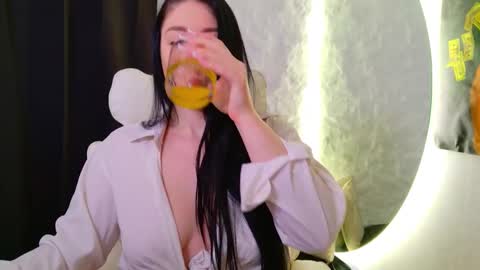 Snapshot of monique_a chatting on November 2025 05:41:01 AM Ask me online show from November 2025 05:41:01 AM