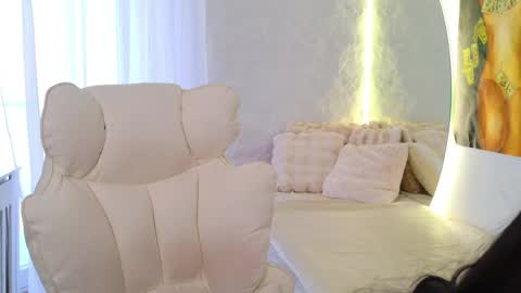 Snapshot of monique_a chatting on April 2026 10:46:02 AM Ask me online show from April 2026 10:46:02 AM