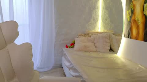 Snapshot of monique_a chatting on April 2026 11:26:02 AM Ask me online show from April 2026 11:26:02 AM