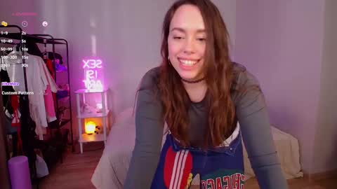 Snapshot of monroe_linger chatting on April 2026 03:17:02 PM Monroe Please dont forger to follow me online show from April 2026 03:17:02 PM