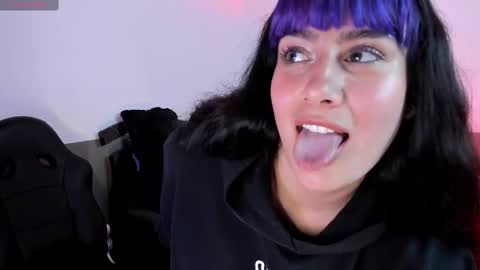 Snapshot of monse_luu chatting on October 2025 04:43:01 AM Lu online show from October 2025 04:43:01 AM