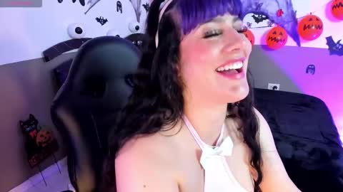 Snapshot of monse_luu chatting on October 2025 05:10:01 AM Lu online show from October 2025 05:10:01 AM