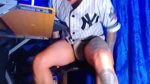 Snapshot of monster_huge_cock chatting on January 2026 02:49:01 AM dorian online show from January 2026 02:49:01 AM