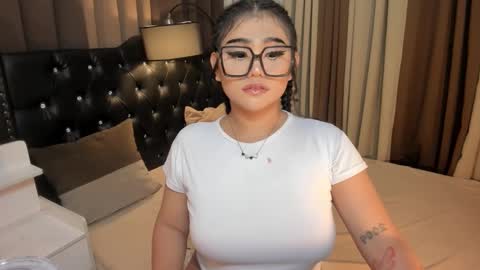 Snapshot of monstrouscockdivaontop chatting on February 2025 11:04:02 PM Ruthie online show from February 2025 11:04:02 PM