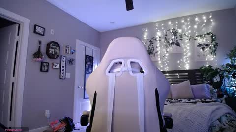 Lydia Mooney online show from January 2025 01:28:01 AM