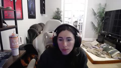 Lydia Mooney online show from December 2025 01:00:01 AM