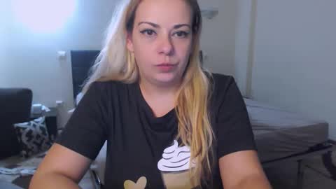 Monse online show from September 2025 08:24:02 PM